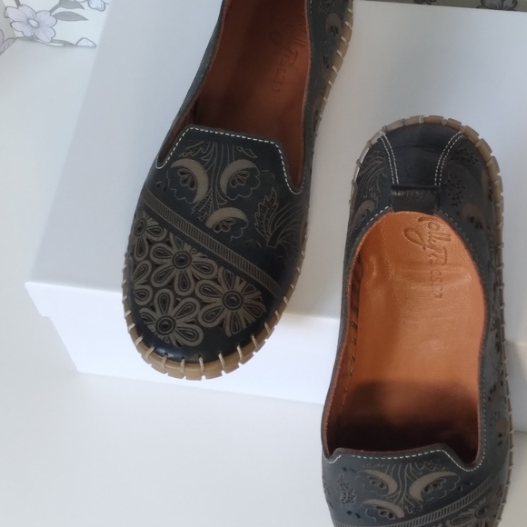 Molly Bessa Slip On Leather Shoes Cut Out Design from Turkey. - Picture 2 of 6